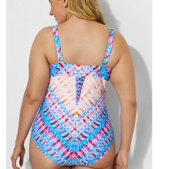 Neckline Macrame Underwire One Piece Swimssuit - Picture 4 of 5